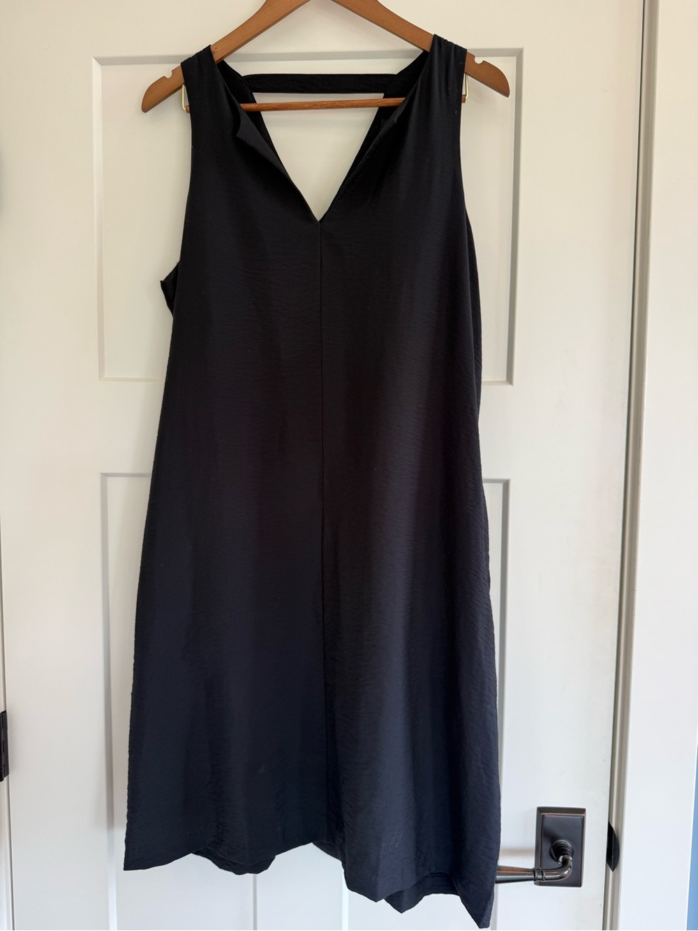 Banana Republic Black Sleeveless V-Notch Midi Shift Dress  Large